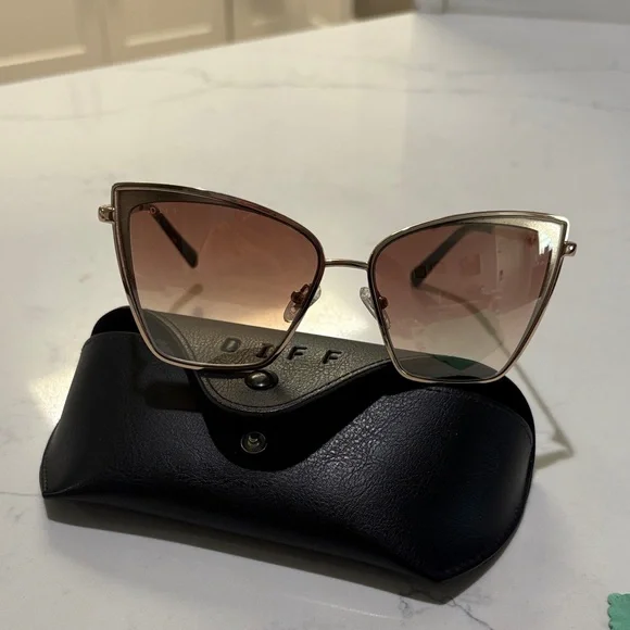 Diff Eyewear Rose Gold Sunglasses - Picture 2 of 5
